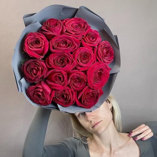 Red velvet 15 burgundy roses ♥ ️
