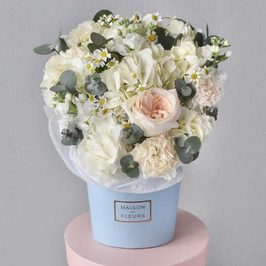 Flowers in the box "twilight" peony. rose and chamomile | Bouquet 261 Bottega Dei Fiori