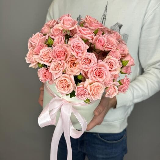 Box with pale pink bush roses