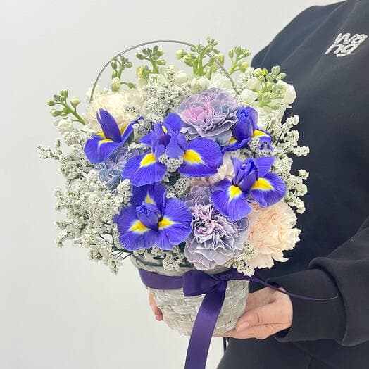 Basket with irises and diatus "in the garden"
