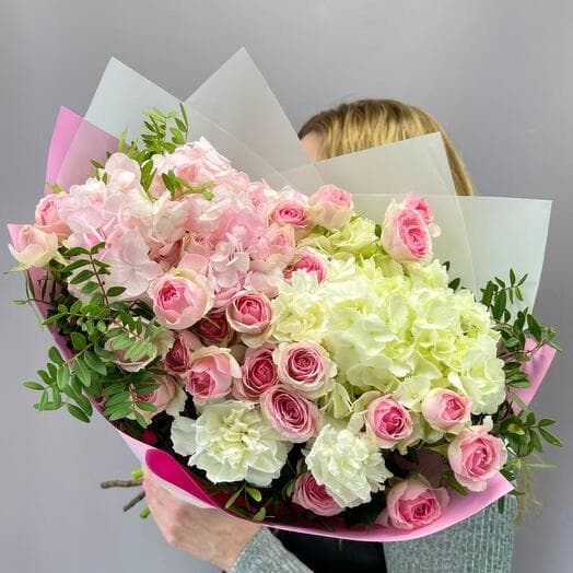 Bouquet with white and pink hydrangeas, bush roses and diantus