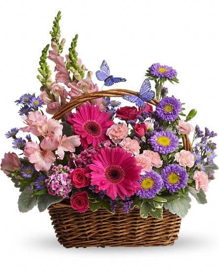 Романтичный сюрприз в корзине 💐