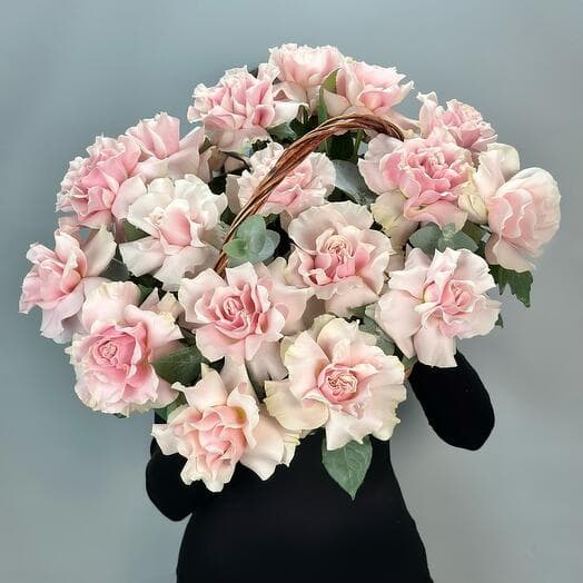 A basket with French roses and eucalyptus, 17pcs. (K002)