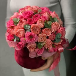 Пионовидная роза с ароматным эвкалиптом0