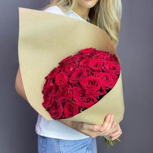 Bouquet of 25 roses in craft