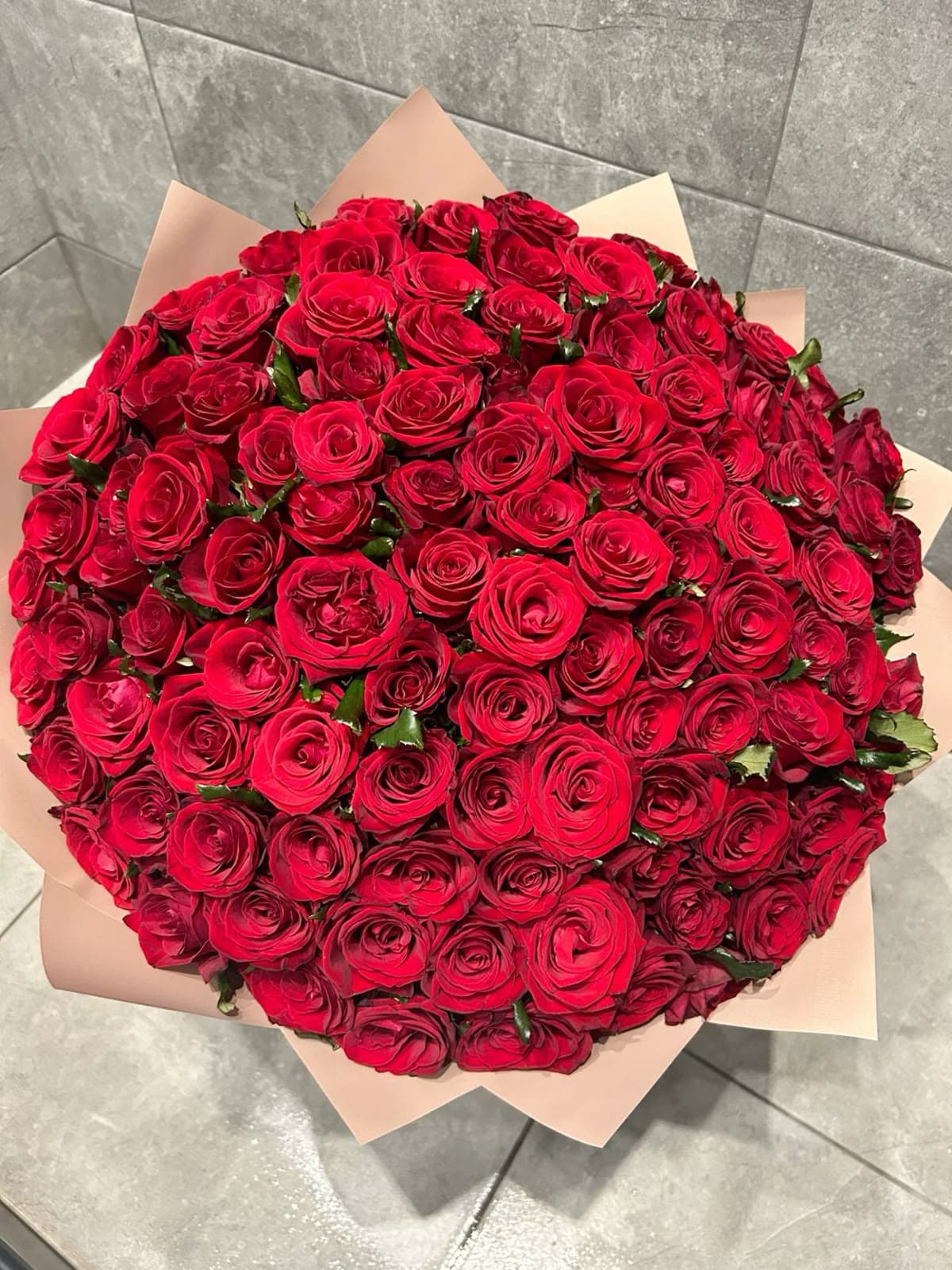 Букет из 1001 розы для истинных ценителей 🌹