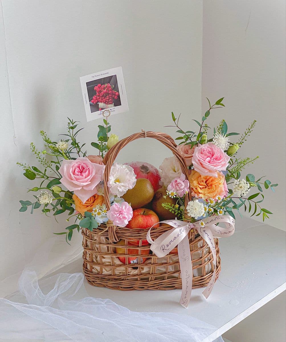 Elegant flower basket 💮
