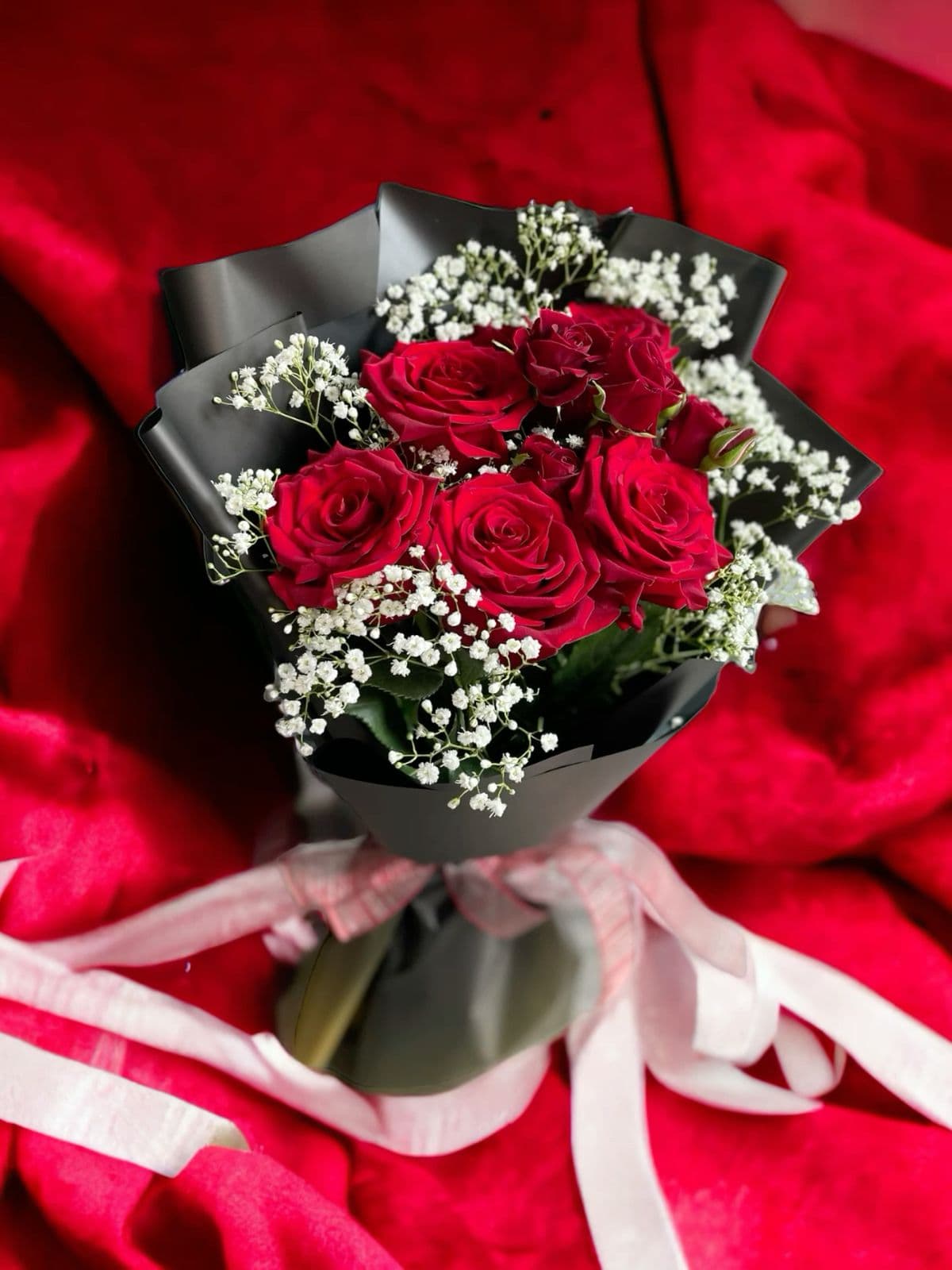 5 red roses