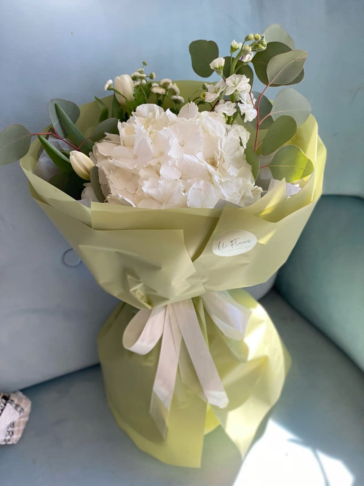 Cozy mono bouquet 🌺