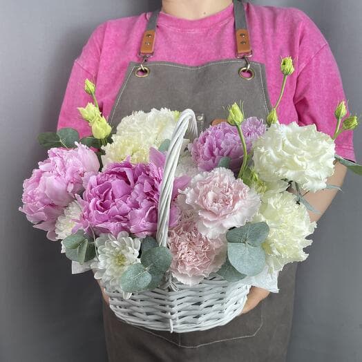 Basket with flowers "Garden Surprise" (peonies, eastoma)