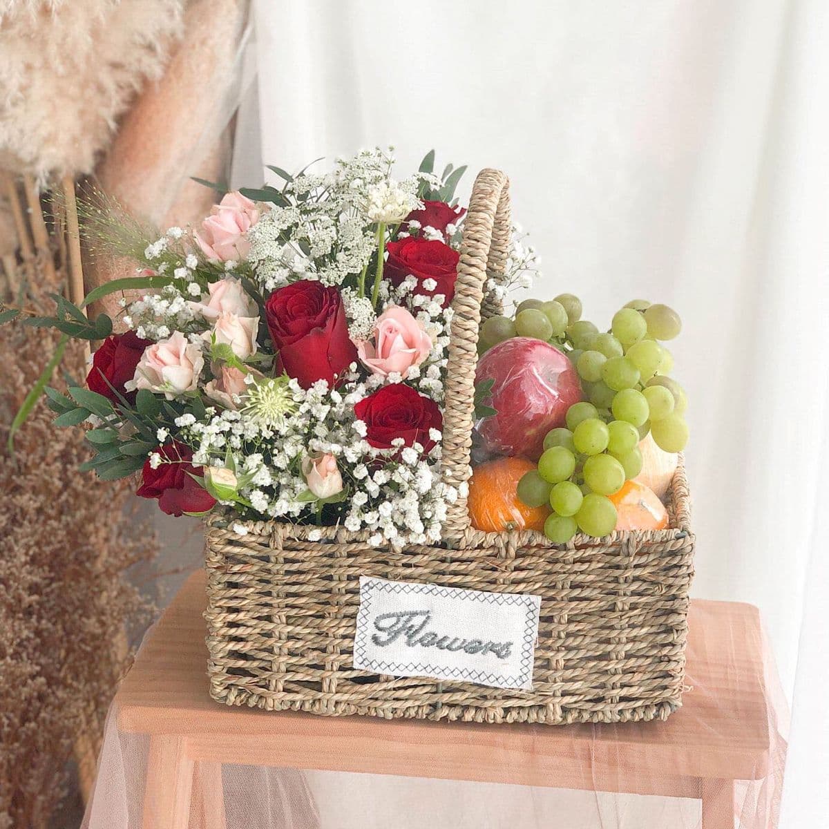 Elegant flower basket 💮