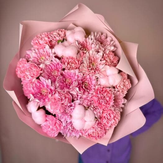 A large pink bouquet with bush chrysanthemums and dianthus. Scandi Flora 135