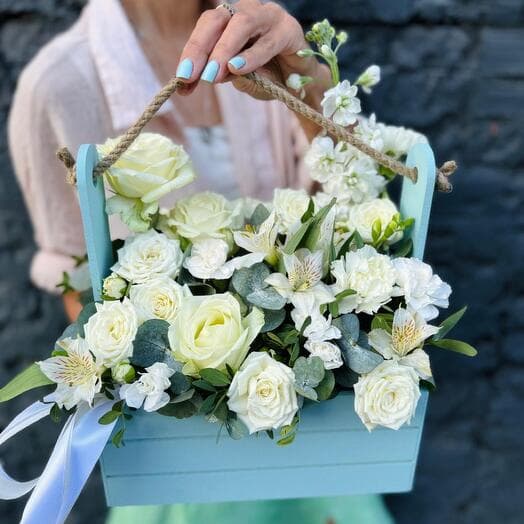 Peppermint box with white flowers