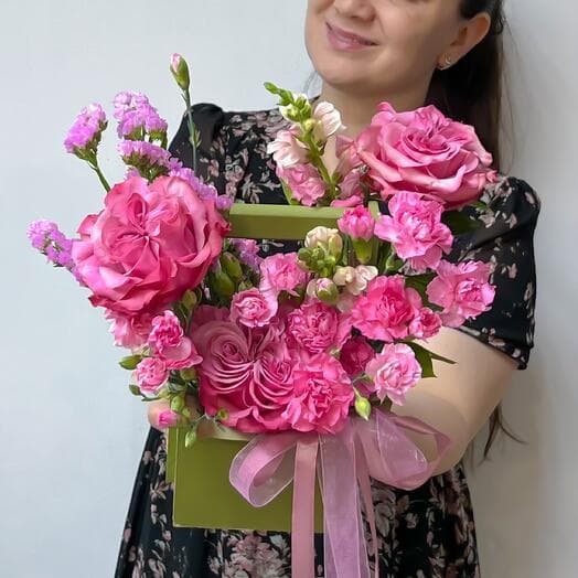 Pionovidal roses, stature, anti -rrinum, lace diatus and russus in a box