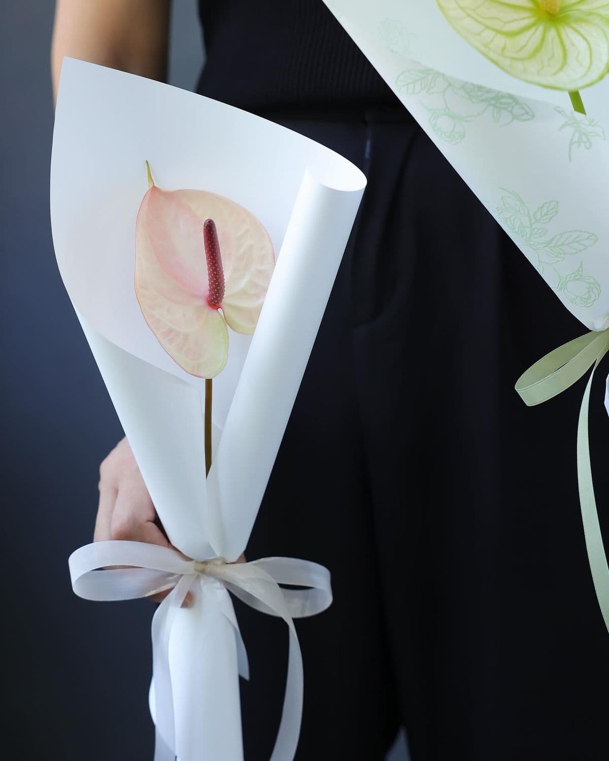 Fresh single-flower bouquet 🌿