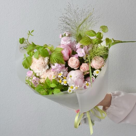 Author's bouquet "Fragrant Field" with peonies and daisies | Bouquet 34 Bottega Dei Fiori