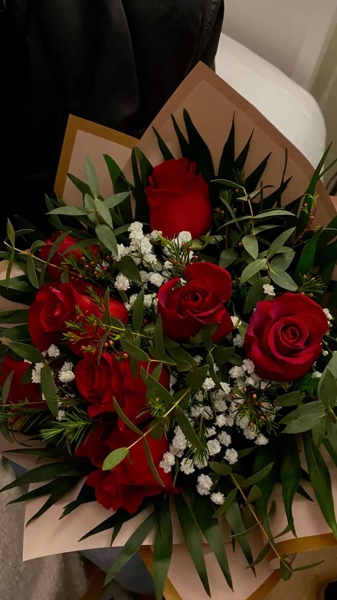7 red roses