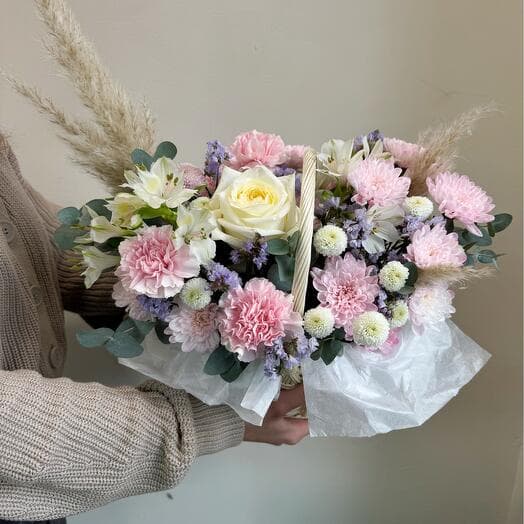 Цветочная корзина "Радость в мелочах"