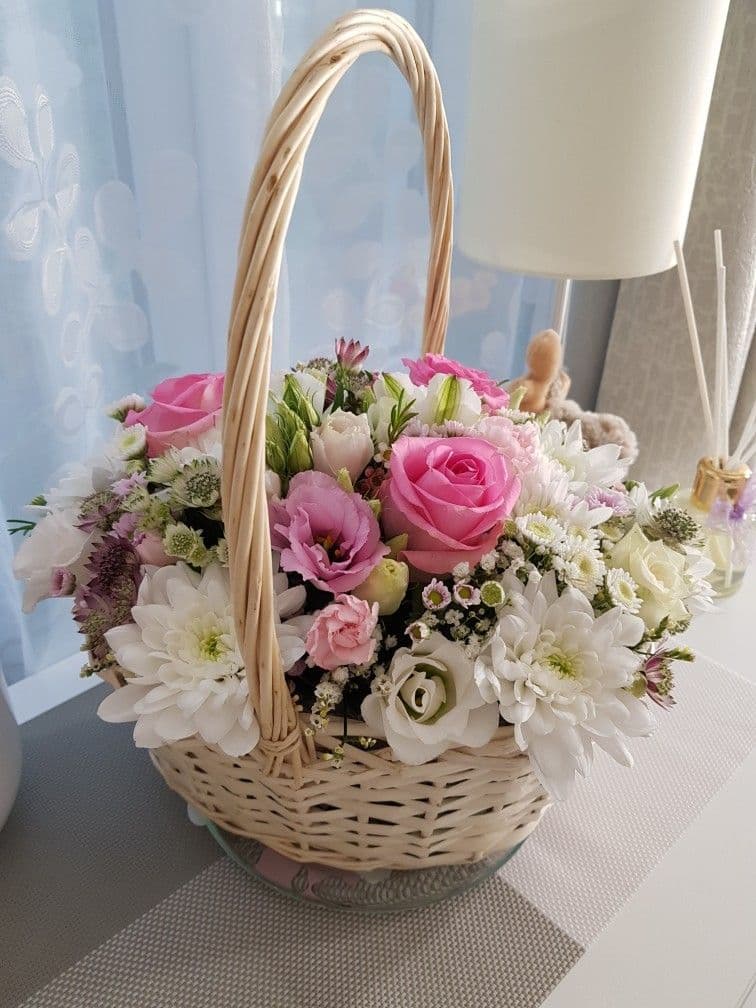 Романтичный сюрприз в корзине 💐
