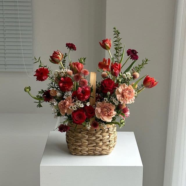 Luxurious flower basket 🌸