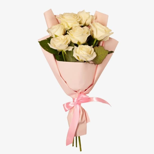 7 cream roses