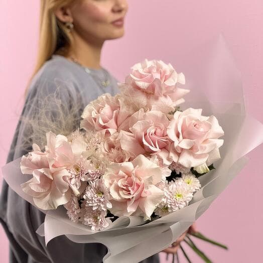 Bouquet of pink French roses and pink chrysanthemum