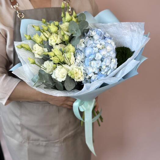 Eustoma bouquet with hydrangea