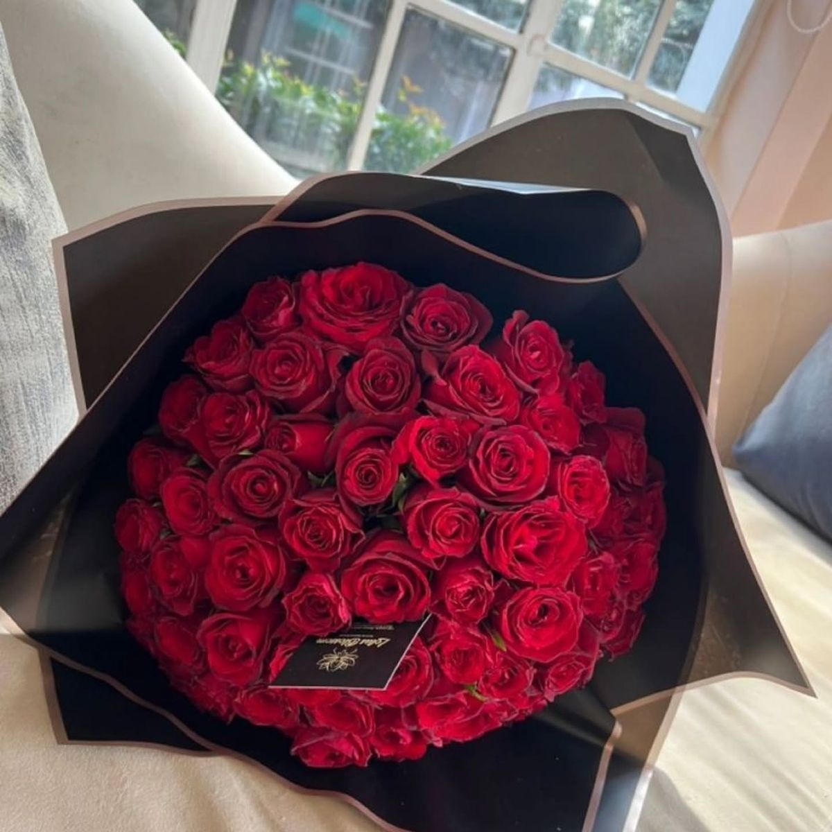 25 красных роз