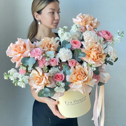 Composition with pionoid and French roses🧡