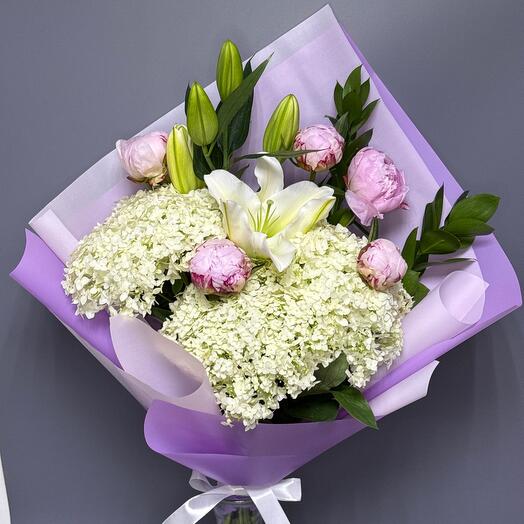 Пионы, букет из пионов, белой лилии и гортензии