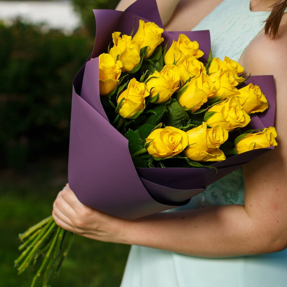 15 yellow roses
