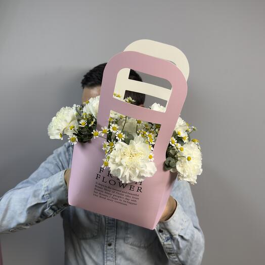 Handbag with diatus, eucalyptus and daisies