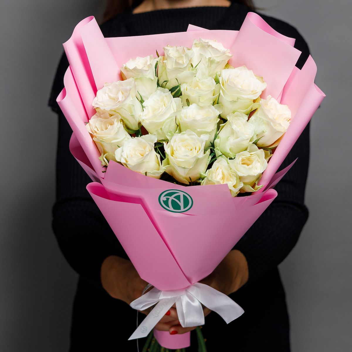 15 white roses