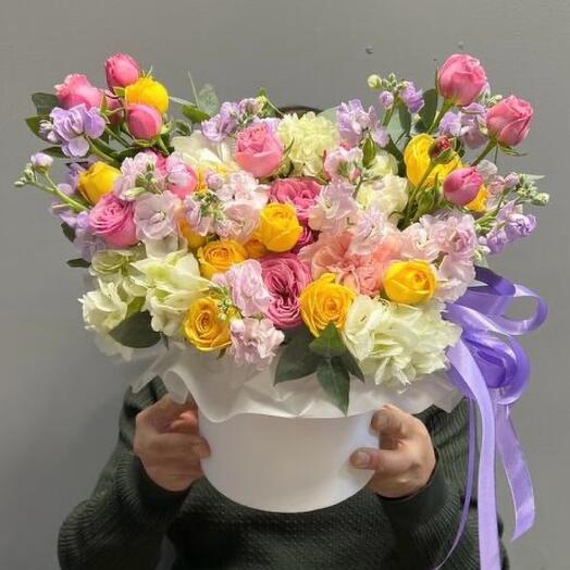 Flower composition of bush roses, mattiola and hydrangeas T