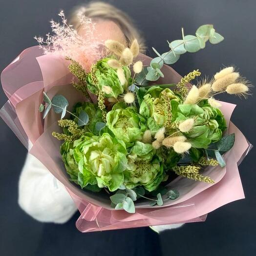 Waggie pionivate roses with lagurus and lavender AB173