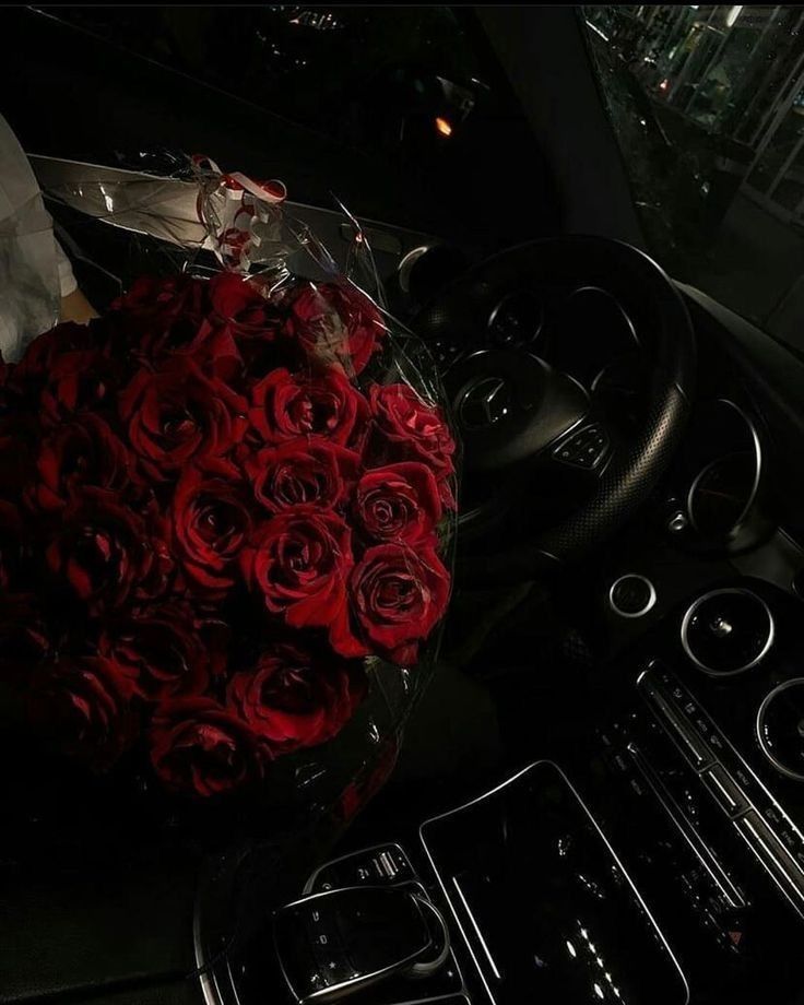 11 красных роз