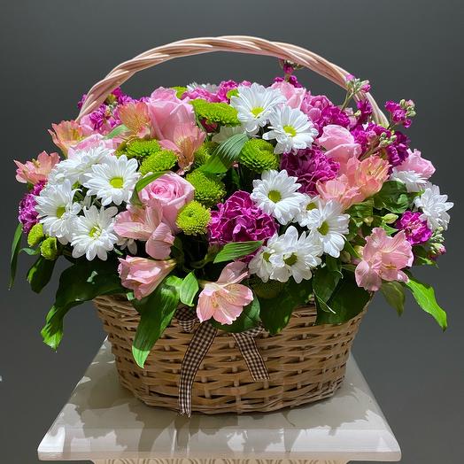 Корзина с цветами праздничная