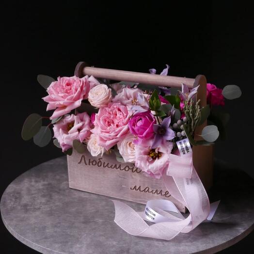 Композиция с цветами «Любимой маме»