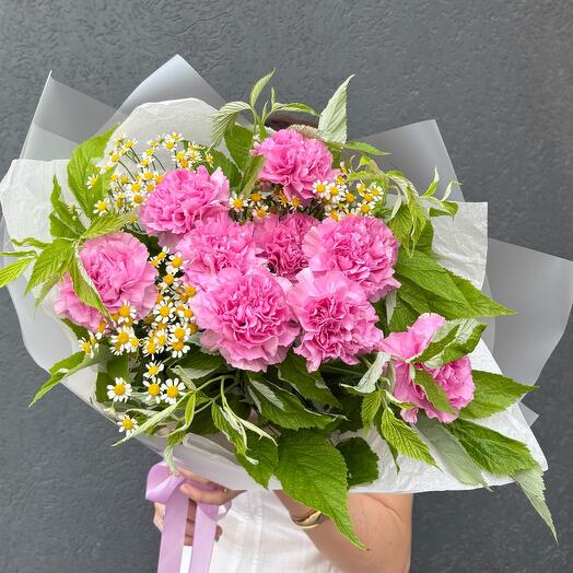 Малиновый мохито - большой летний букет из ароматных диантусов и ромашек