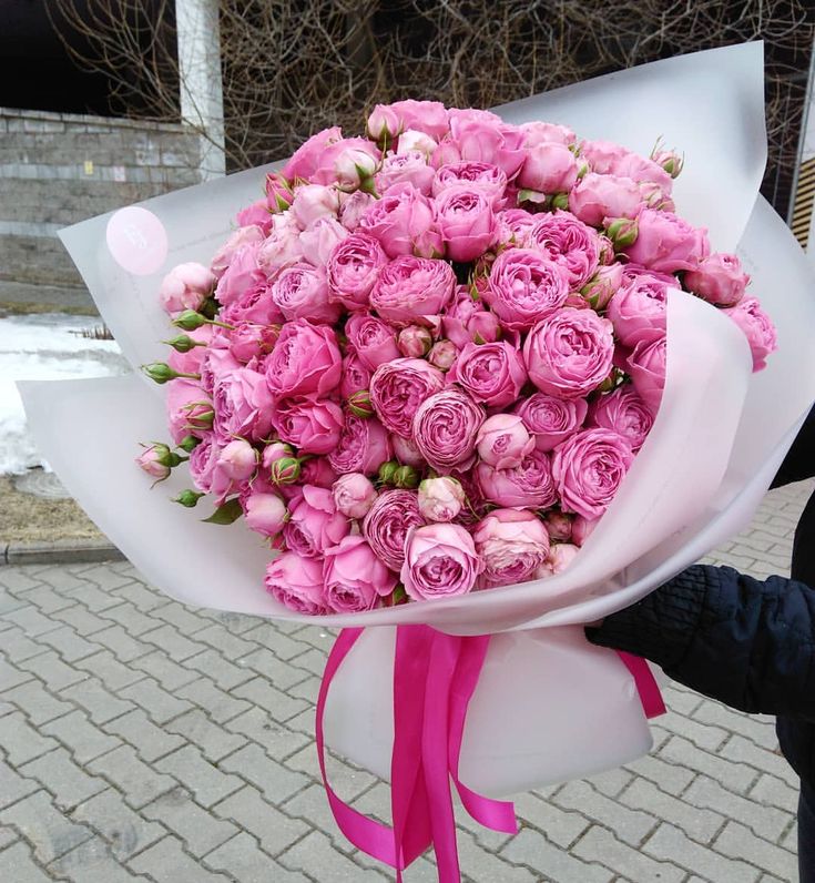 21 пионовидных роз