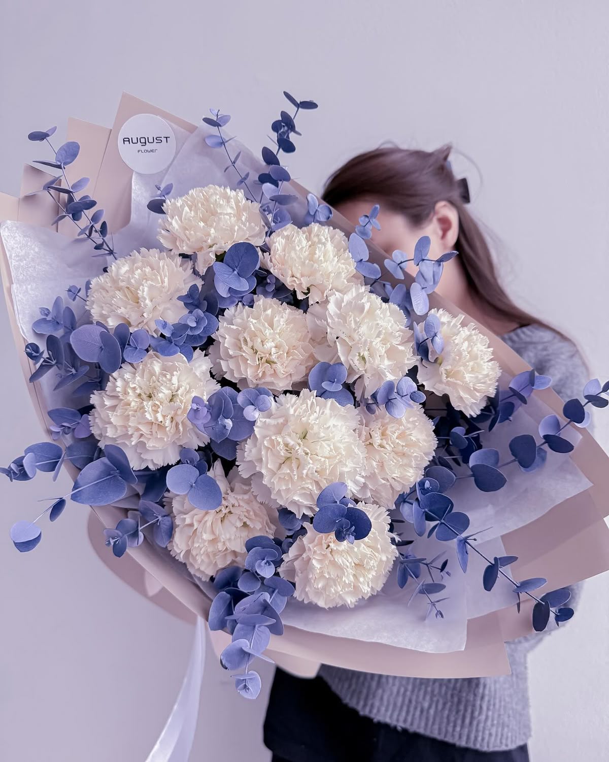 Festive floral composition 🎉