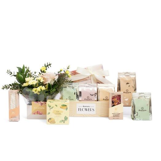 Gift box tea, chocolate, fresh flowers "Colorful evening" cantata