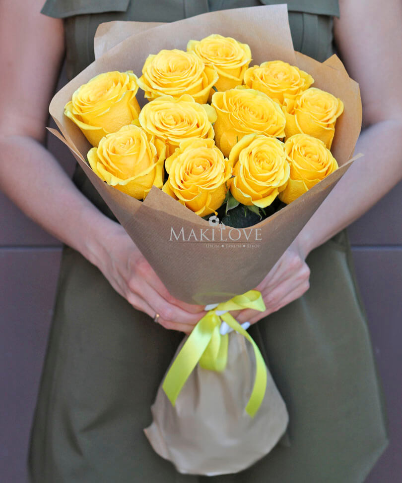 11 желтых роз