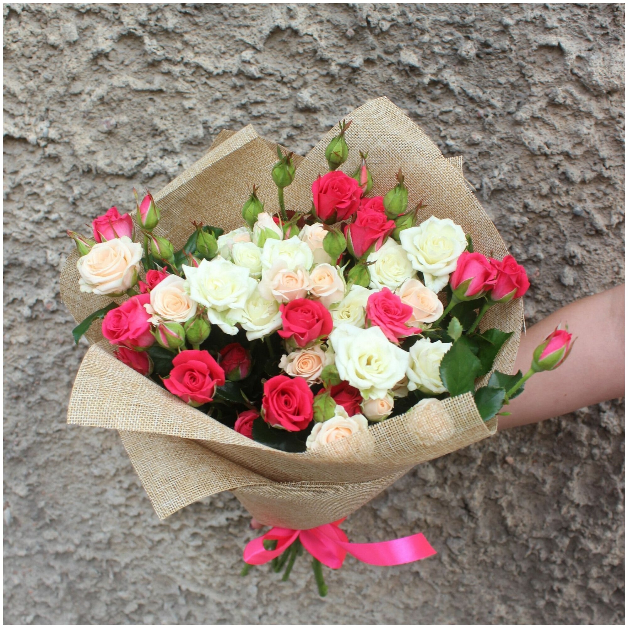 11 кустовых роз