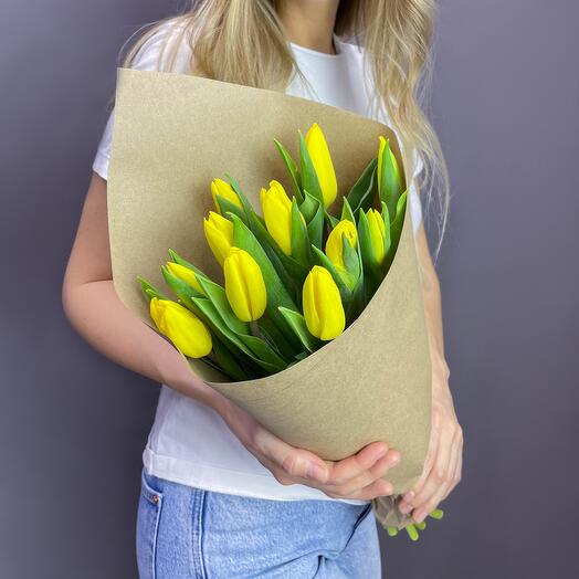 Bouquet of 11 tulips in craft