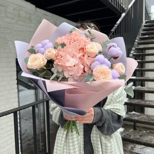 Author's bouquet with hydrangea and natural cotton