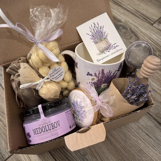 ВИП-подарочный бокс «Лавандовая нежность» на 8 марта