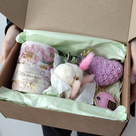 A set of aromatic lights with honey