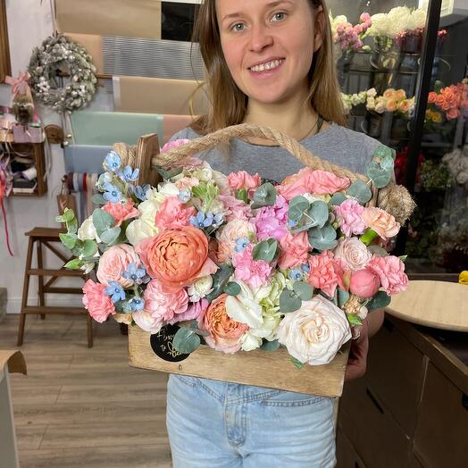 Нежные объятия композиция в ящике