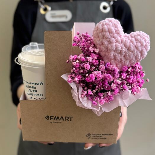 Gift set with raspberry raf and plaster composition